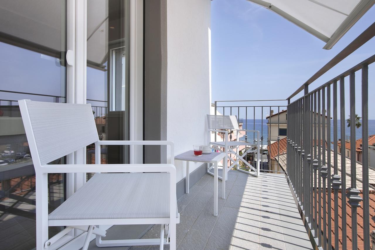 Residence Dolcemare Лайджелия Екстериор снимка