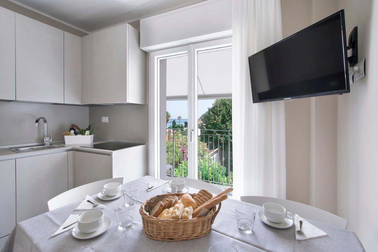 Residence Dolcemare Лайджелия Екстериор снимка